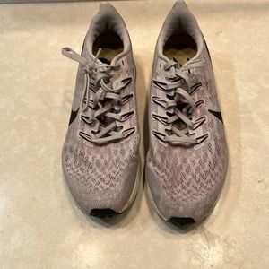 Nike Women's Air Zoom Pegasus 9.5 M